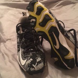 Nike boys vapor baseball/football cleats size 5